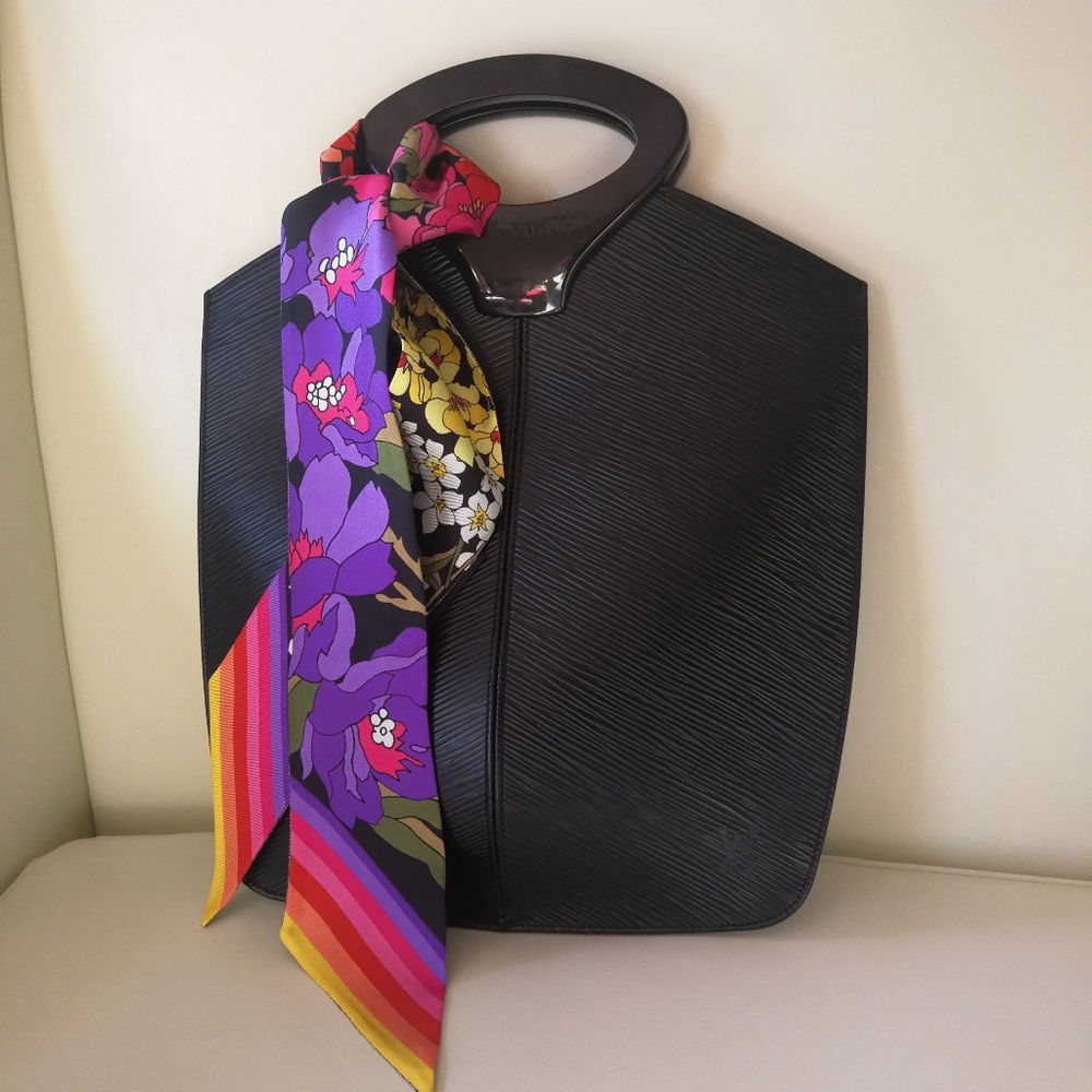 New & Authentic Gucci Silk Twilly